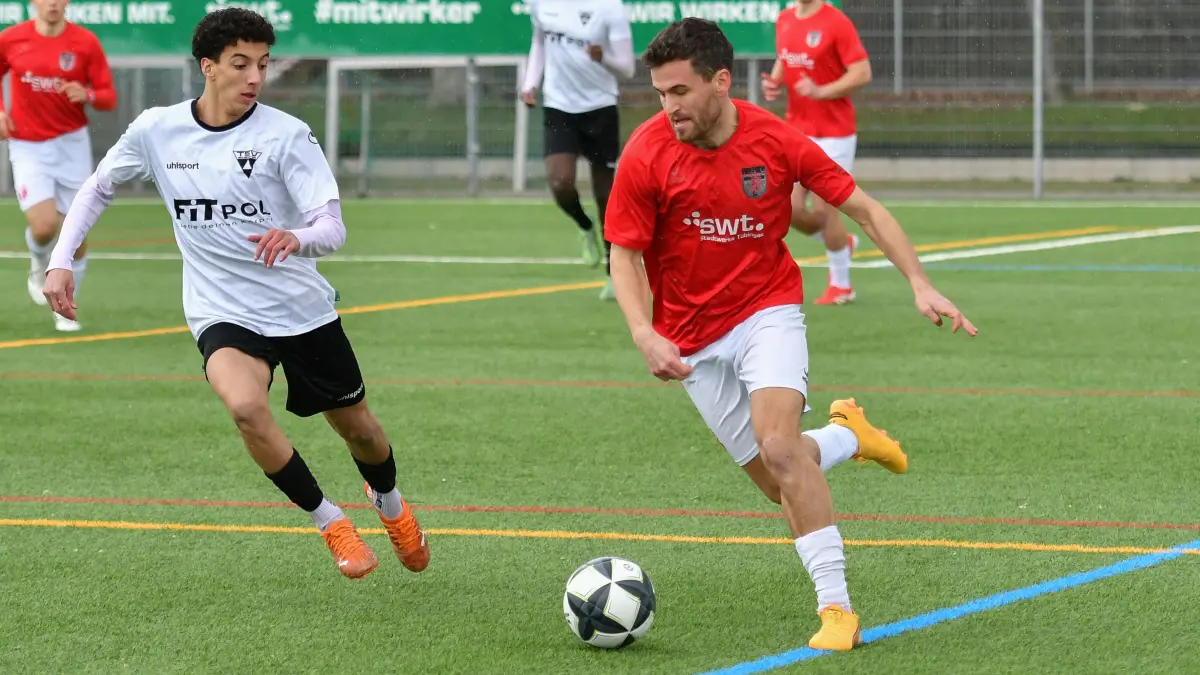 TSG Tuebingen vs. TSV Weilimdorf , Fussball, Verbandsliga Wuerttemberg, 21. Spieltag, Saison 2025/2026, 14.03.2026: Tom Patrick Schiffel (TSG Tuebingen, #06), Tarik Bouich (TSV Weilimdorf, #14)
TSG Tuebingen vs. TSV Weilimdorf , Fussball, Verbandsliga Wuerttemberg, 21. Spieltag, Saison 2025/2026, 14.03.2026,
Foto: Eibner-Pressefoto/Ralph Kunze