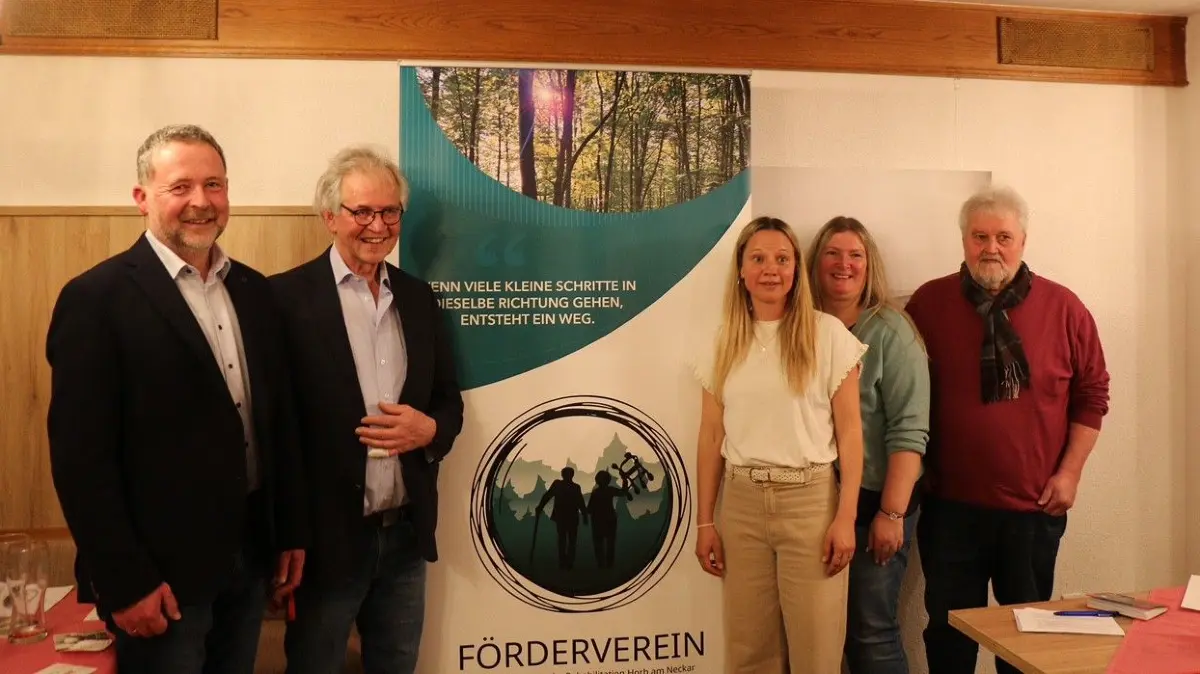 Das Führungsteam nebst, von links, Oberbürgermeister Michael Kessler: Werner Bösch (stellvertretender Vorsitzender), Katrin Lohner (Vorsitzende), Pamela Beuter (Schriftführerin) und Stefan Blank (Schatzmeister).