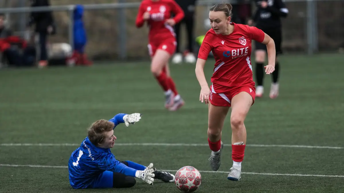 SV Jungingen gegen TV Derendingen - Frauenfußball - Verbandsliga - #11 Clara Lorenz beim 3:0