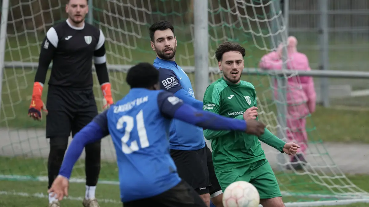 FC Burlafingen gegen Türkgücü Ulm - Fußball - Bezirksliga