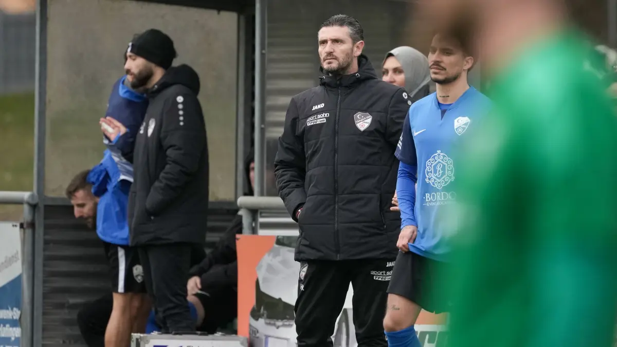 FC Burlafingen gegen Türkgücü Ulm - Fußball - Bezirksliga - Trainer Halil Korkmaz