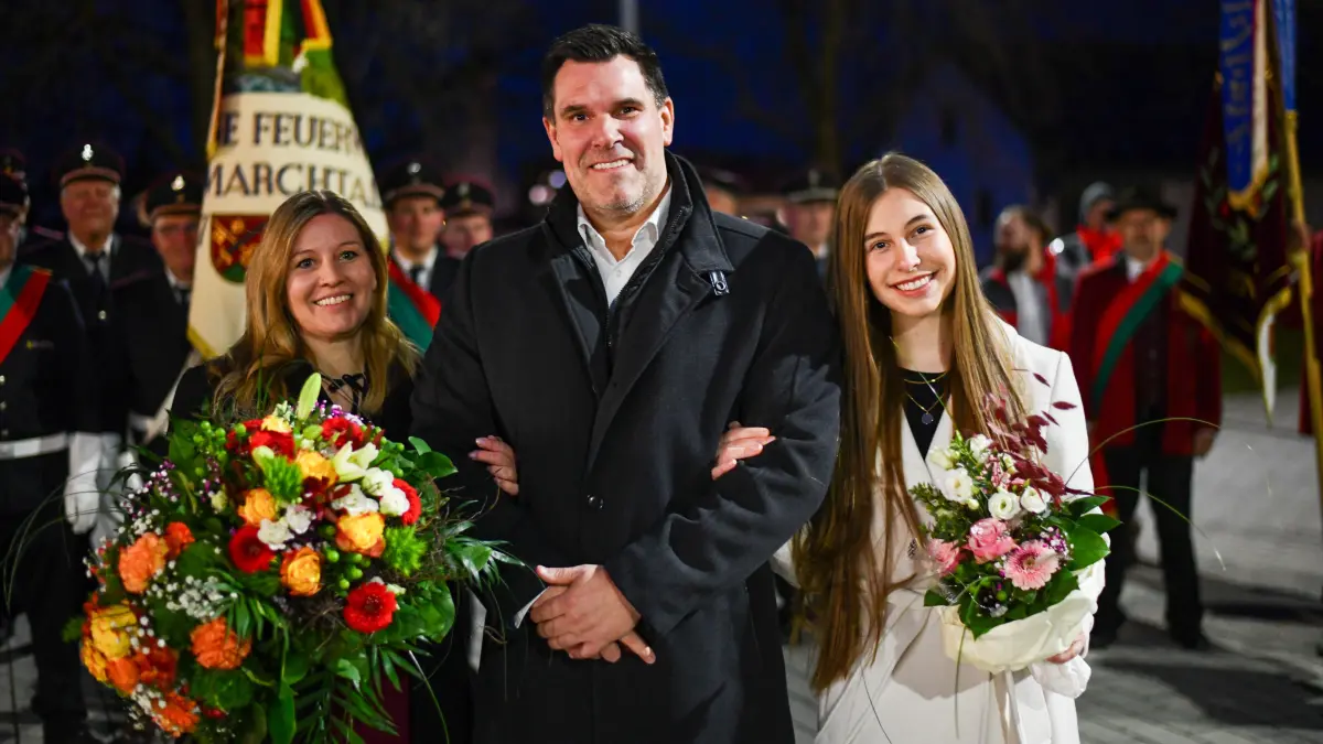 Alter und neuer Rathauschef von Obermarchtal: Martin Krämer im Kreise seiner Familie.