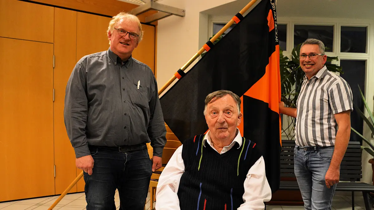 Engelbert Kronnenbitter (vorne) hat Adolph Kolping fest in das Horber Leben eingeprägt. Heute stehen die Vorsitzenden Christof Kreidler (links) und Klaus Angster treu zur Fahne.