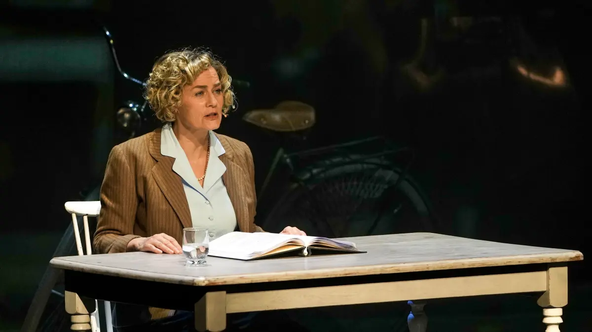 "Ich bin Astrid aus Smaland": Gesine Cukrowski spielt im Theater Ulm.