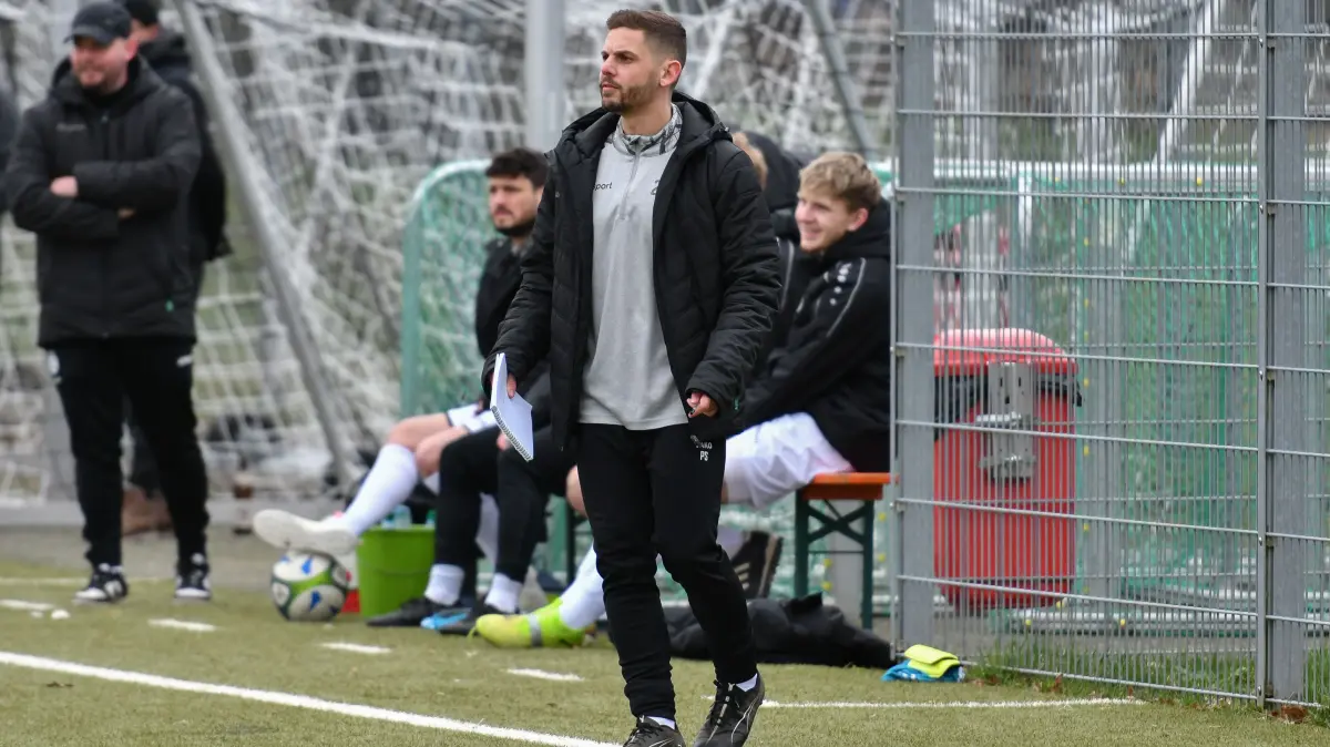 SGM Kiebingen/Buehl vs. FC Rottenburg II, Fussball, Kreisliga A3 Alb, 18. Spieltag, Saison 2025/26, 15.03.2026: Patrick Schaal (SGM Kiebingen/Buehl, Trainer)
SGM Kiebingen/Buehl vs. FC Rottenburg II, Fussball, Kreisliga A3 Alb, 18. Spieltag, Saison 2025/26, 15.03.2026,
Foto: Eibner-Pressefoto/Ralph Kunze