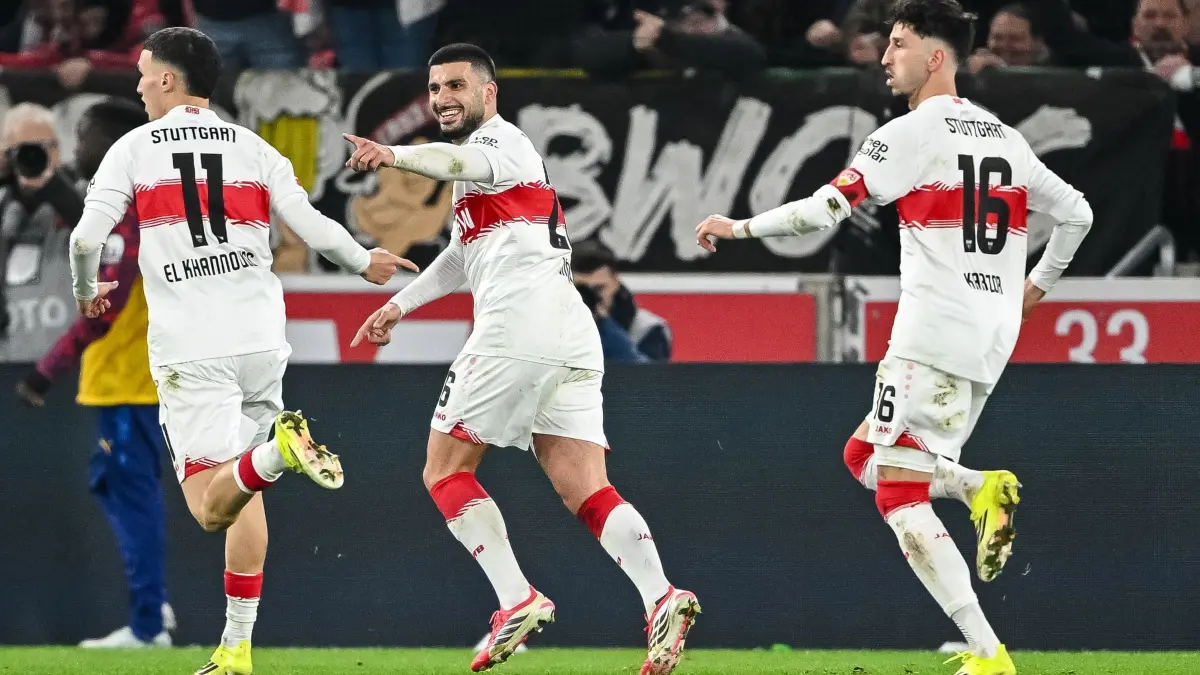 VfB Stuttgart - RB Leipzig: 15.03.2026, Baden-Württemberg, Stuttgart: Fußball, Bundesliga, VfB Stuttgart - RB Leipzig, 26. Spieltag, MHPArena. Bilal El Khannouss (l-r, VfB Stuttgart), Torschütze Deniz Undav (VfB Stuttgart) und Atakan Karazor (VfB Stuttgart) jubeln nach dem Tor zum 1:0. Foto: Harry Langer/dpa - WICHTIGER HINWEIS: Gemäß den Vorgaben der DFL Deutsche Fußball Liga bzw. des DFB Deutscher Fußball-Bund ist es untersagt, in dem Stadion und/oder vom Spiel angefertigte Fotoaufnahmen in Form von Sequenzbildern und/oder videoähnlichen Fotostrecken zu verwerten bzw. verwerten zu lassen. +++ dpa-Bildfunk +++
