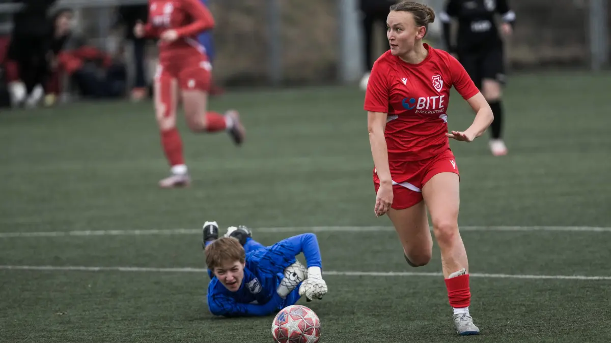 SV Jungingen gegen TV Derendingen - Frauenfußball - Verbandsliga - #11 Clara Lorenz beim 3:0