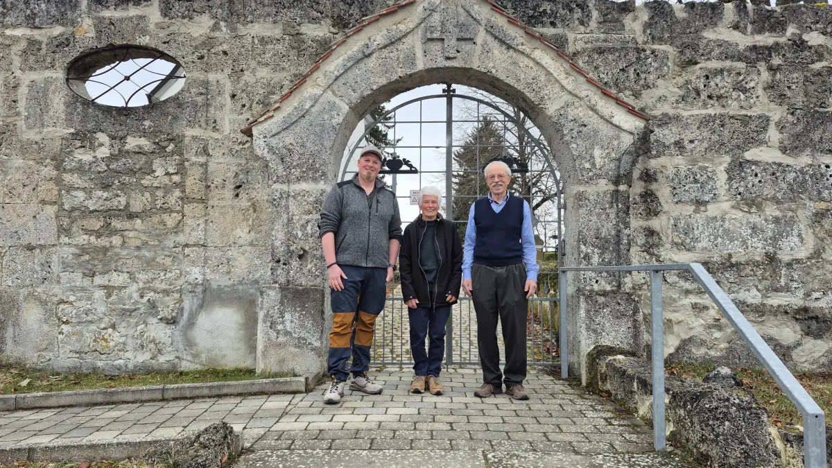 Fabian Frasch, Antje Tröndle und Heinz Schmutz – sie alle verbindet etwas mit Gruorn, und so konnten die Besucher während Schmutz’ Vortrag beim Erzählcafé viel Interessantes aus der Geschichte des ehemaligen Albdorfes erfahren.