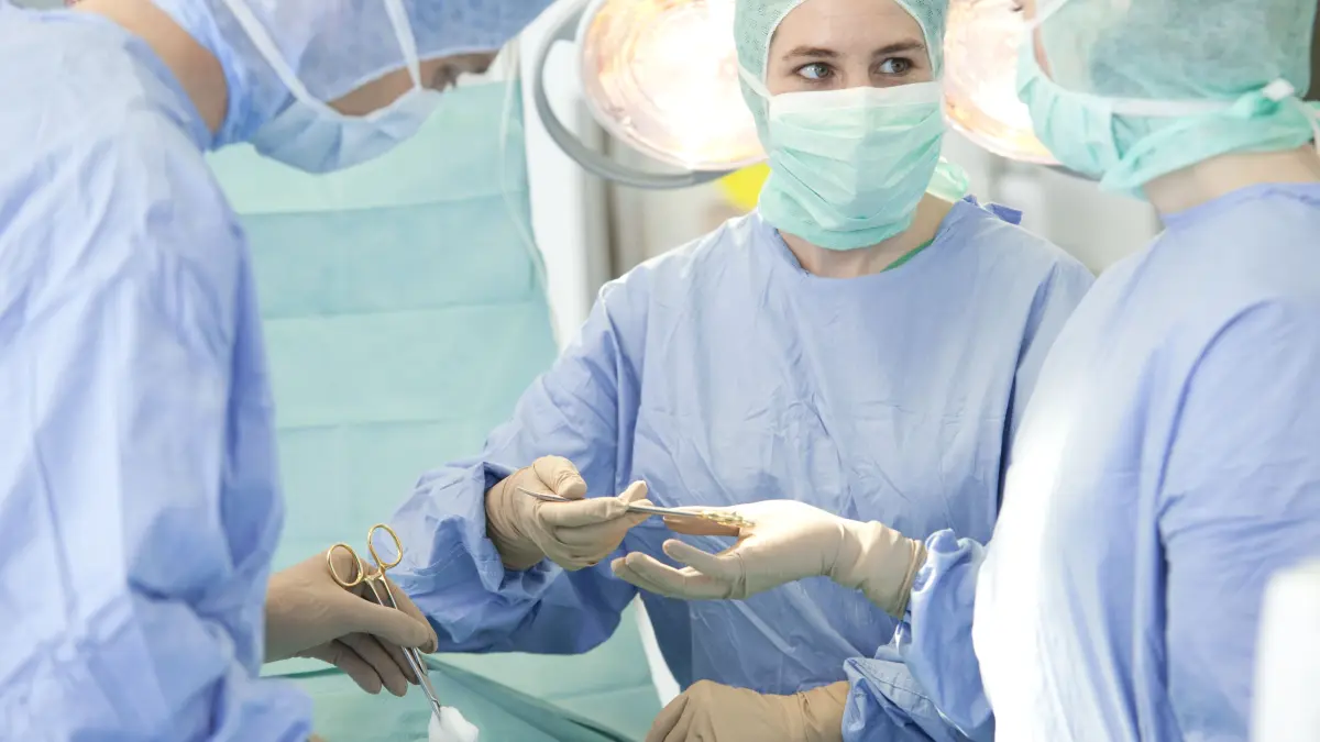 Studierende werden frühzeitig in den klinischen Alltag eingebunden.