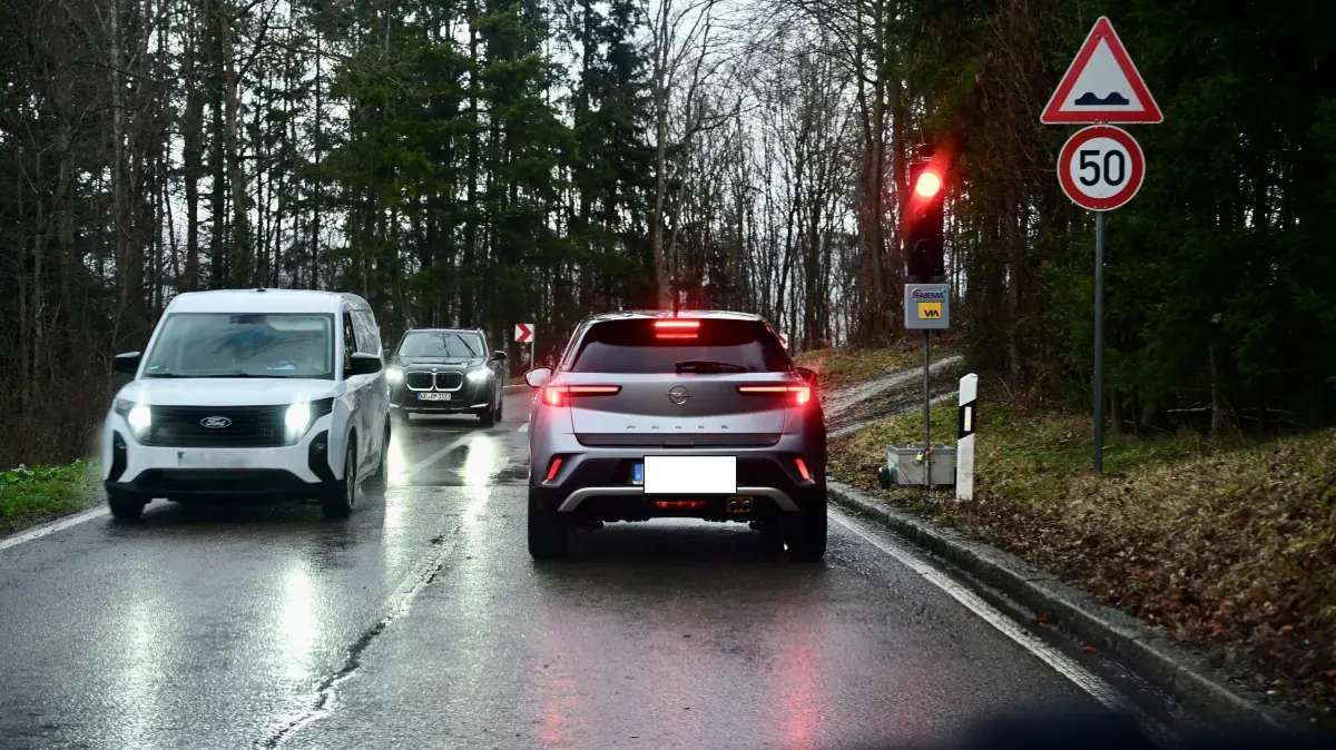 Hangrutschung zw Lenglingen und Hohenstaufen L 1075 einseitige Sperrung Ampelanlage
