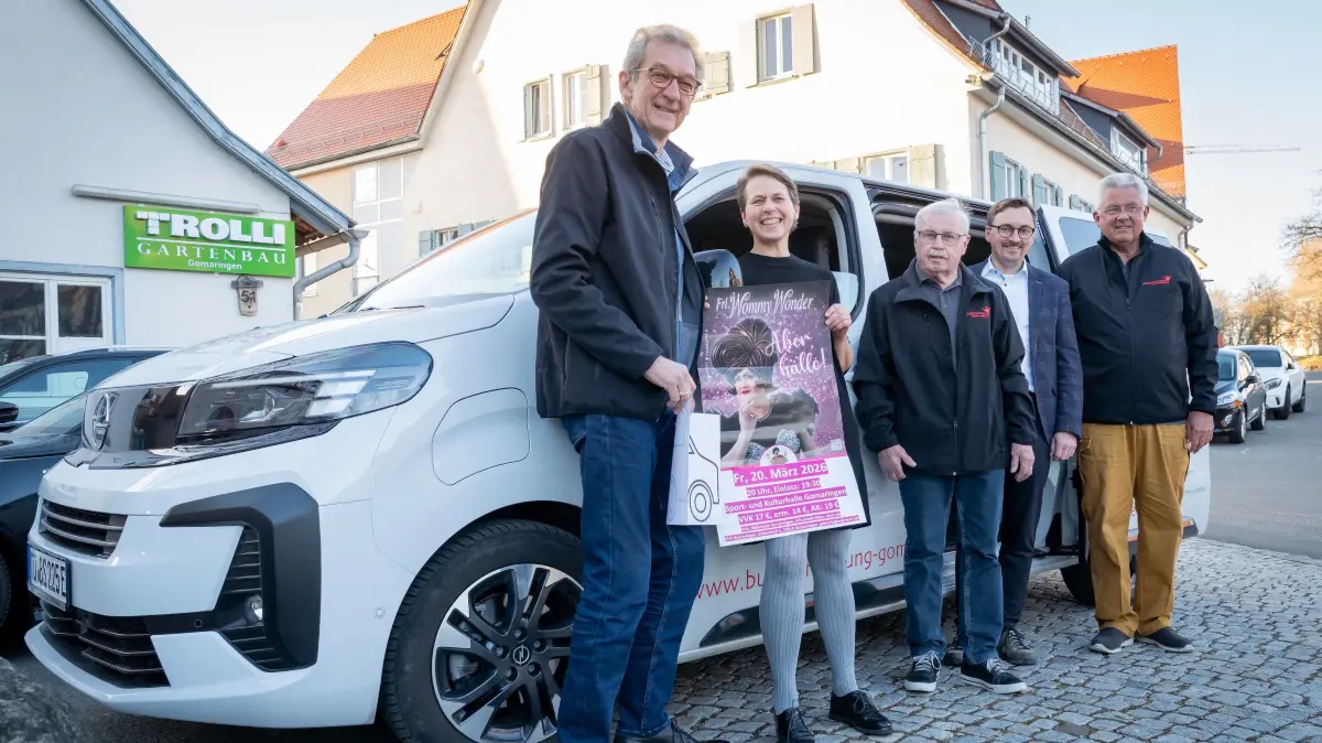 Dr. Johannes Rothmund Vorsitzender der Bürgerstiftung Gomaringen, Christine Widmann-Simon von der Volkshochschule, Gerhard Lumpp Fahrer, Bürgermeister Steffen Heß, Fahrer Alfred Kloft.
