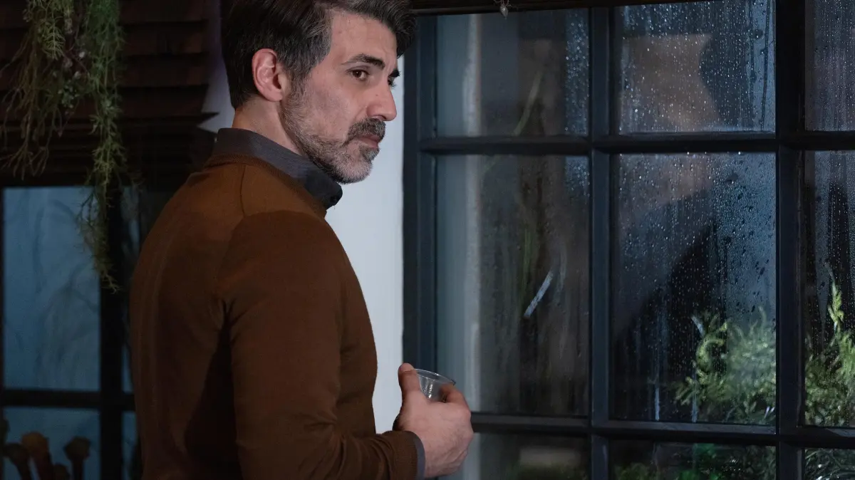 Ferhat (Harun Yildirm) hadert, ob er Ute doch noch eine Chance geben soll.