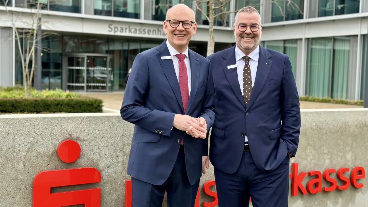 Kreissparkasse Reutlingen Sparkasse Joachim Deichmann (links), Vorstandsvorsitzender, und Martin Bosch, stellvertretender Vorstandsvorsitzender