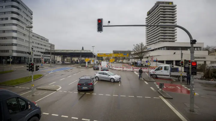 „Da passt nichts mehr“ - Busfahrer stecken rund 40 Minuten fest