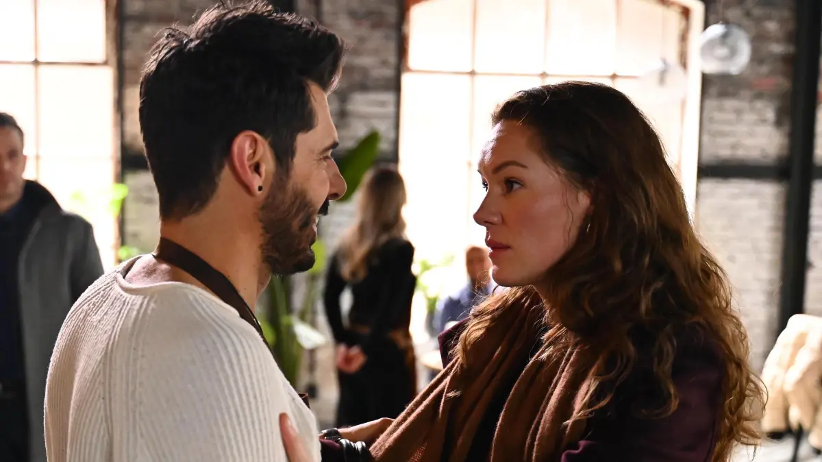 Emma (Luisa Binger) sucht Nathalie Reichenbach (Amrei Haardt) auf – doch ihre Entschuldigung hat einen bitteren Beigeschmack.