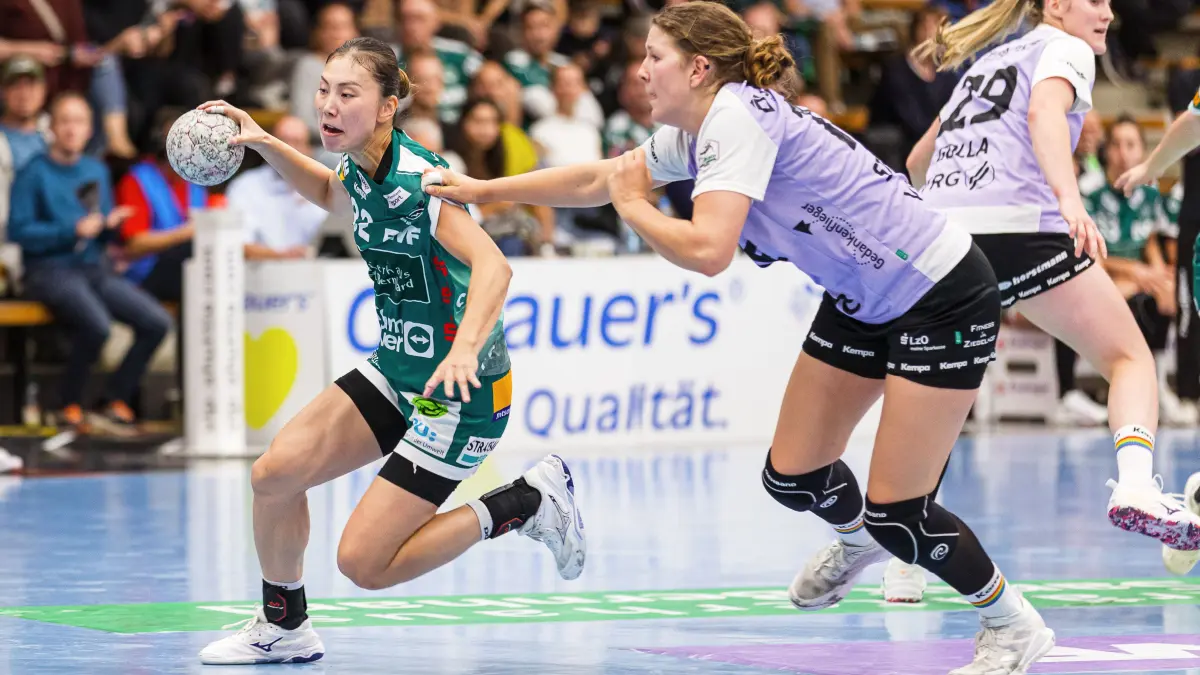Handball Bundesliga Frauen: Handball Bundesliga Frauen; Frisch Auf Göppingen - VFL Oldenburg;
Haruno Sasaki (Frisch Auf Göppingen, #32);
08.10.2025; EWS-Arena; Göppingen.
Foto: Thomas Madel