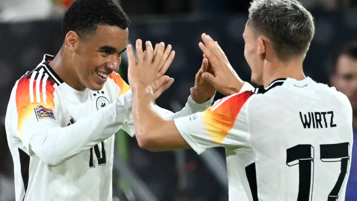 Jamal Musiala (l) und Florian Wirtz