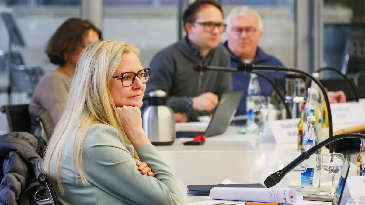 Den Namen gab es bereits einmal: Ausschuss für Bildung, Soziales, Sport und Kultur, kurz BSSK. Die Stadtverwaltung hat dieses Gremium im Zuge der Verwaltungsreform neu geschaffen. Er besteht aus Ratsmitgliedern, die weitestgehend auch Teil des Verwaltungs- und Finanzausschusses sind. Am Montag tagte dieses Gremium erstmals. Direkt im Anschluss folgte eine kurze Sitzung im Verwaltungs- und Finanzausschuss des Gemeinderat - Lena Baumann, SPD