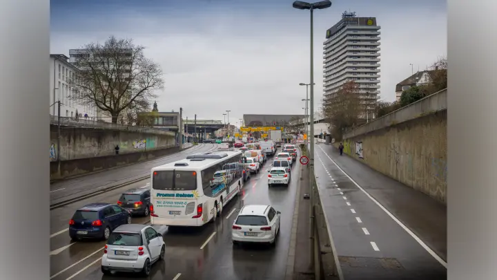 „Uns gehen die Umleitungen aus“ – So lief die Teilsperrung am Ehinger Tor an