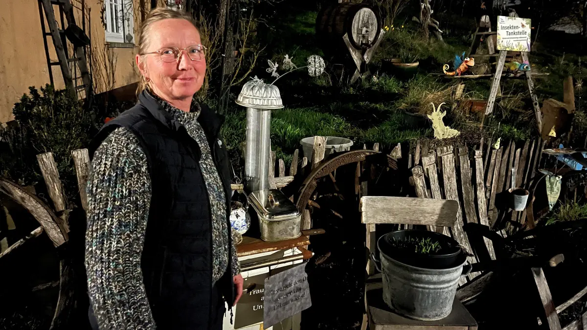 Alexandra Rau kämpft um jeden Baum. Das Gespräch mit der viel beschäftigten Bergfelderin fand am Abend statt. Ihr Garten ist jedoch im Dunkeln ein Hingucker.
