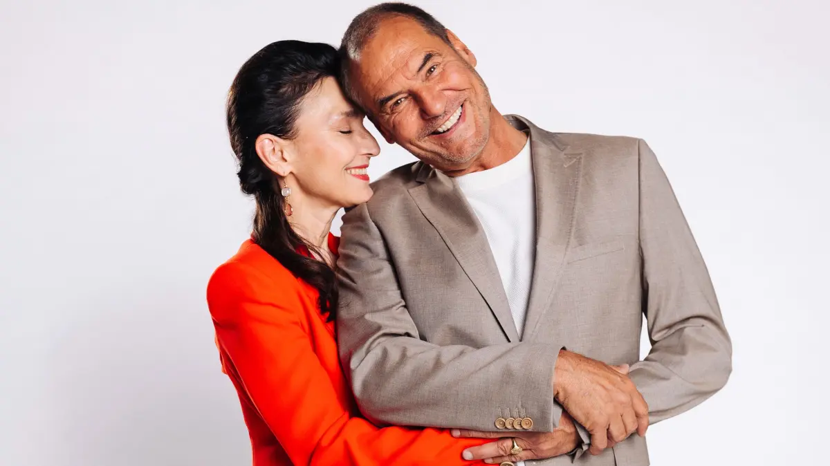 Simone (Tatjana Clasing) und Richard (Silvan-Pierre Leirich) genießen einen Moment wie früher – doch ihre gemeinsame Vergangenheit lässt sich nicht so leicht ausblenden.