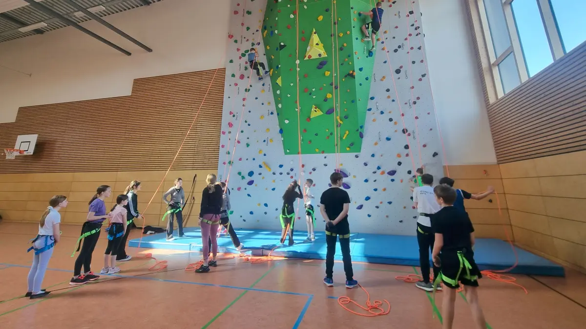 Gaildorfer Sporthalle, Sporttag 5. Klasse, Klettern, Schlossrealschule Gaildorf