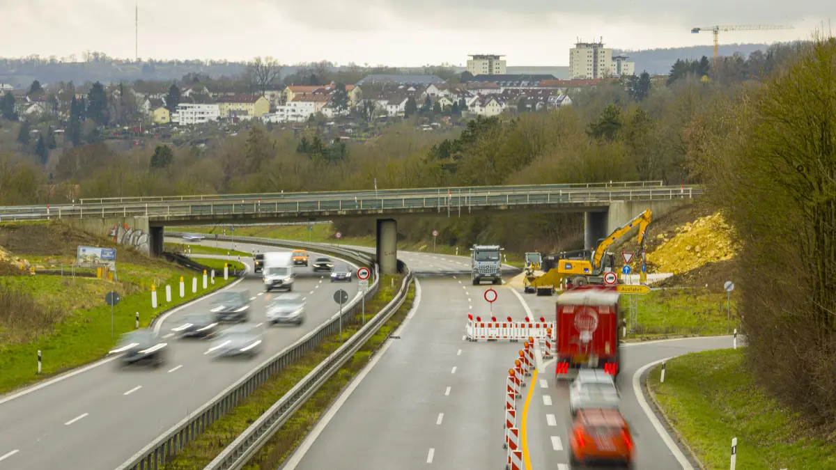 Brücke über die B10 (Ausfahrt Berliner Ring/Jungingen) muss ersetzt werden