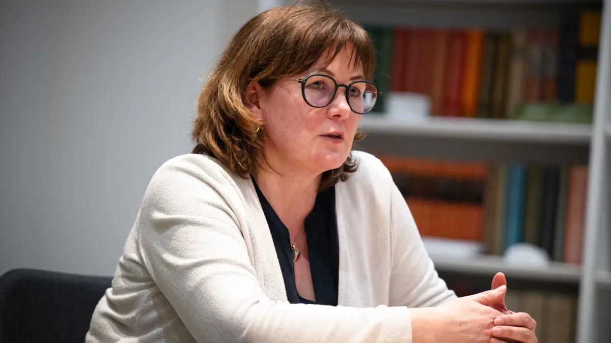 Aida Hartmann, Leiterin des Infö, als Wochengast in der Redaktion