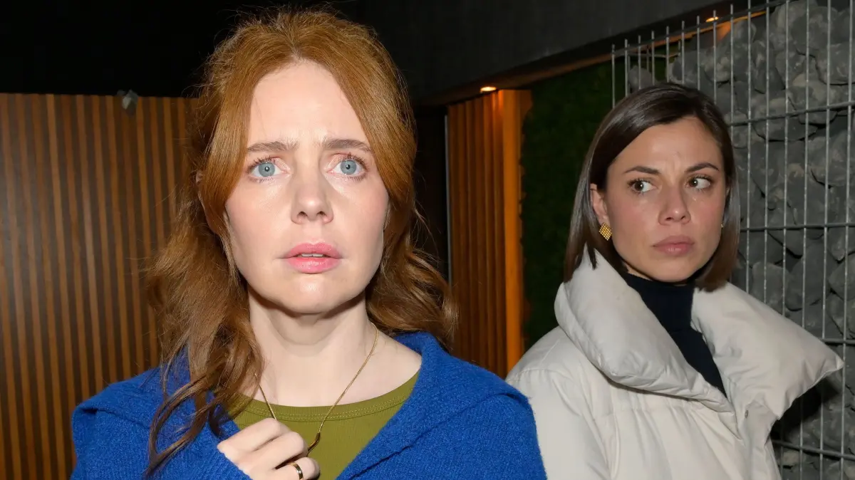 Matilda (Anna-Katharina Fecher) bricht Toni (Olivia Marei) das Herz.