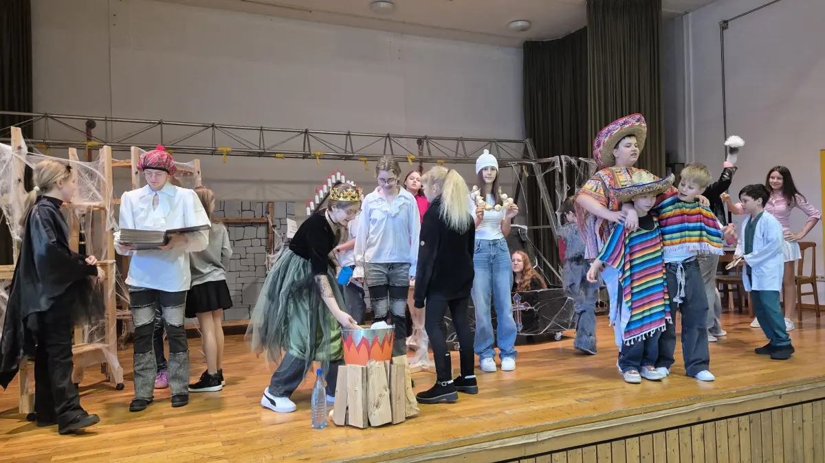 Die Jugendlichen der Musikschule Notentreff bei den Proben für das Musical.