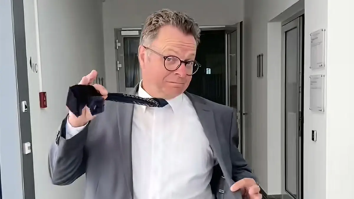 Schlips als Markenzeichen: Rainer Grill, Unternehmenssprecher von Ziehl-Abegg, geht regelmäßig in ganz Europa viral.
