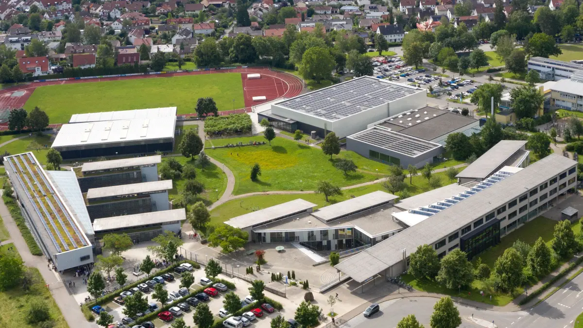(ohne Überschrift): Vorsicht: Dieses Foto ist möglicherweise nur für den einstigen Verlag Schwäbisches Tagblatt verwendbar. Schulzentrum Rottenburg:
Paul-Klee Gymnasium, St. Meinrad Gymnasium und Hohenbergschule
06.07.21 Bild: Ulrich Metz