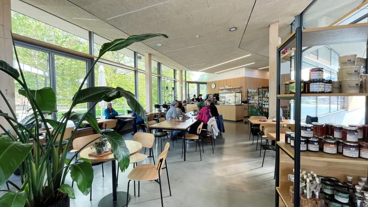 Das Tübinger Café am See gehört zu den Vorzeigeprojekten, die bei der geführten Tour besprochen werden.