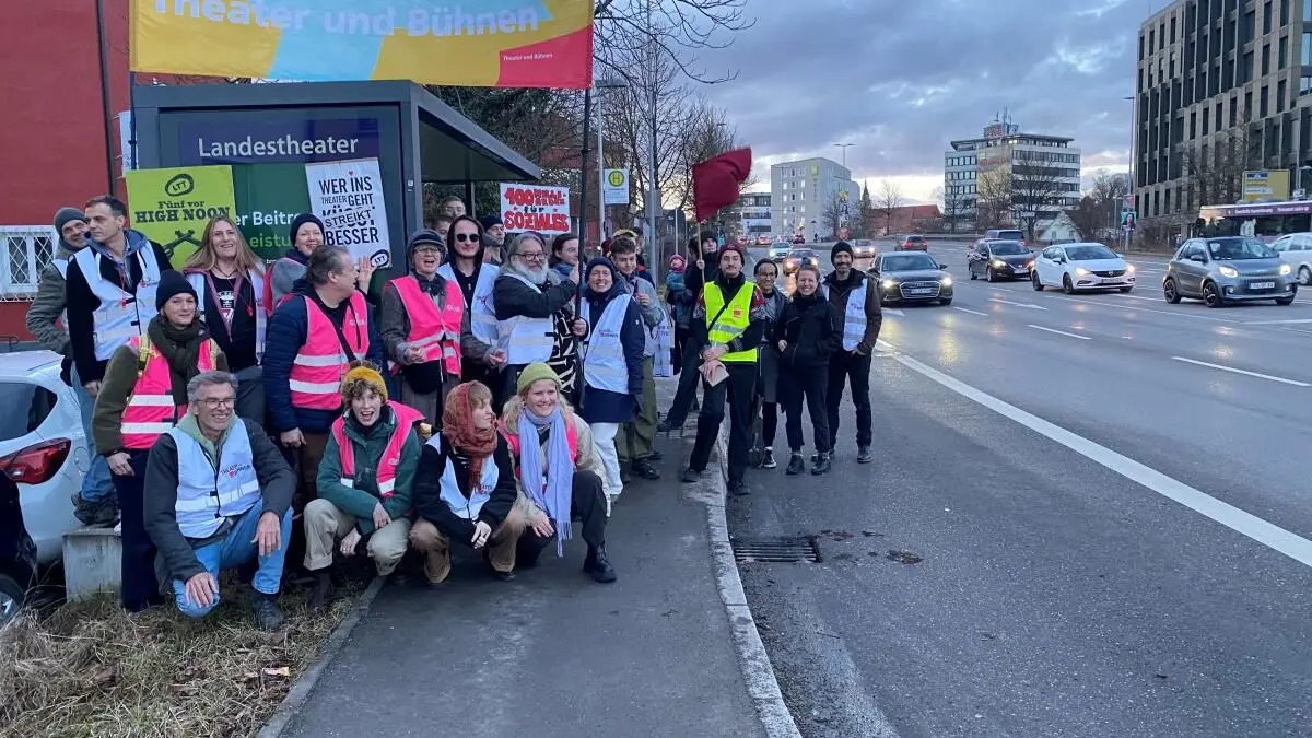 Beschäftigte des Tübinger Landesthaters beim Streik im Februar dieses Jahres.