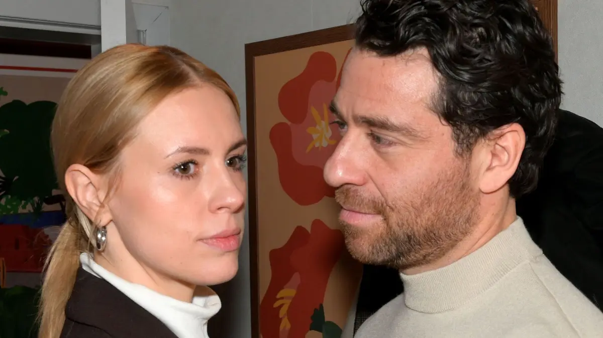 Zoe (Lara Dandelion Seibert) und Carlos (Patrick Fernandez) müssen sich bei GZSZ auf eine unschöne Überraschung einstellen.