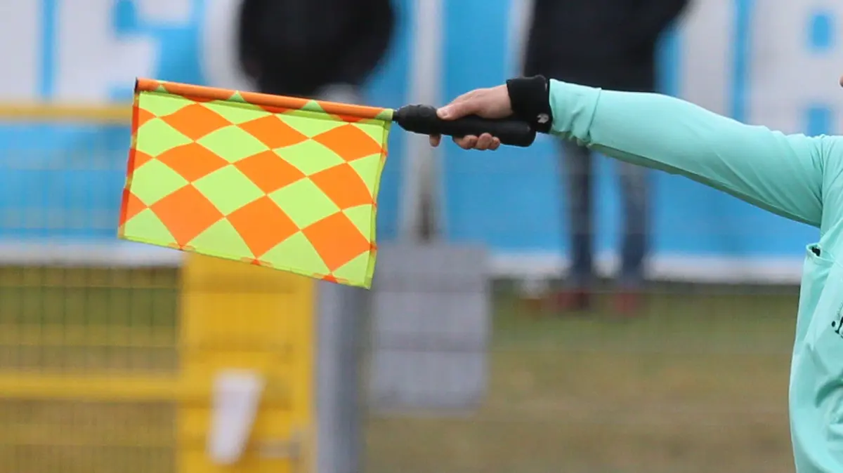 Symbolbild Fußball Schiedsrichter