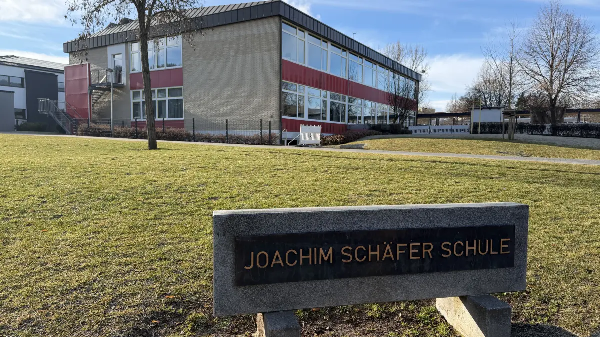 Schüler der Gemeinschaftsschule Rangendingen sammeln Müll ein.