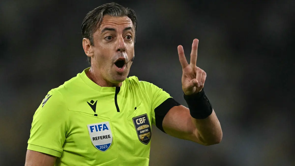 Brazilian referee Raphael Claus gestures during the Brasileirao Serie A football match between Vasco da Gama and Fluminense at the Maracana Stadium in Rio de Janeiro, Brazil, on March 18, 2026. (Photo by MAURO PIMENTEL / AFP)