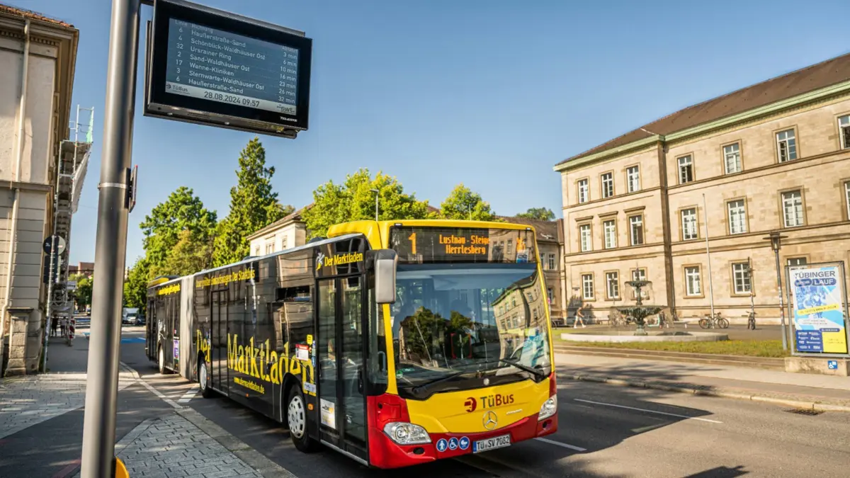 Von den 83 Bussen, die TüBus zu sich zählt, sind 27 Busse elektrobetrieben.