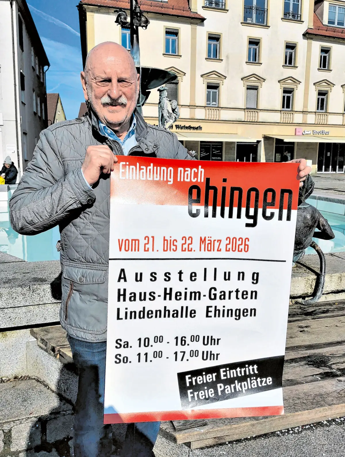 Organisator Wolfgang Rothenbacher (Foto oben) freut sich über das breite Angebot, das auf der Messe Haus-Heim-Garten 2026 zu erwarten ist.Auf der Ehinger Messe stehen neben Fachwissen und Kommunikation, wie beispielsweise am Stand der Ehinger Energie (Foto links), Aktionen für die ganze Familie im Vordergrund.⇥⇥Fotos: Christina Kirsch