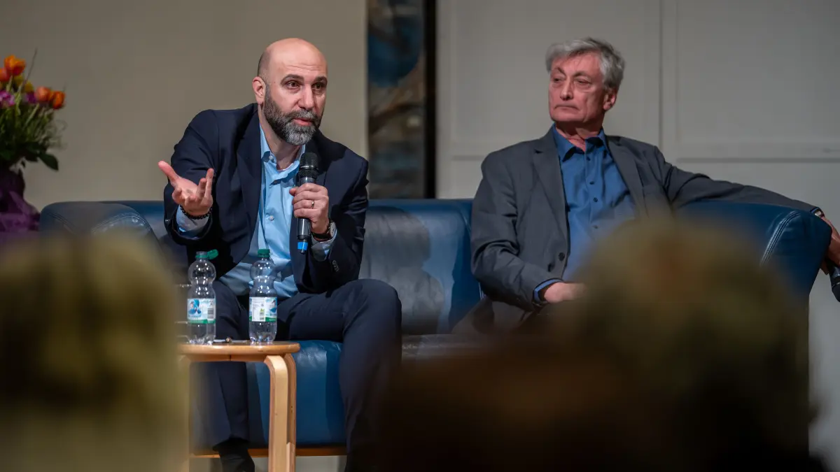 Stadtkirche GP: Die Blaue Couch mit Ahmad Mansour