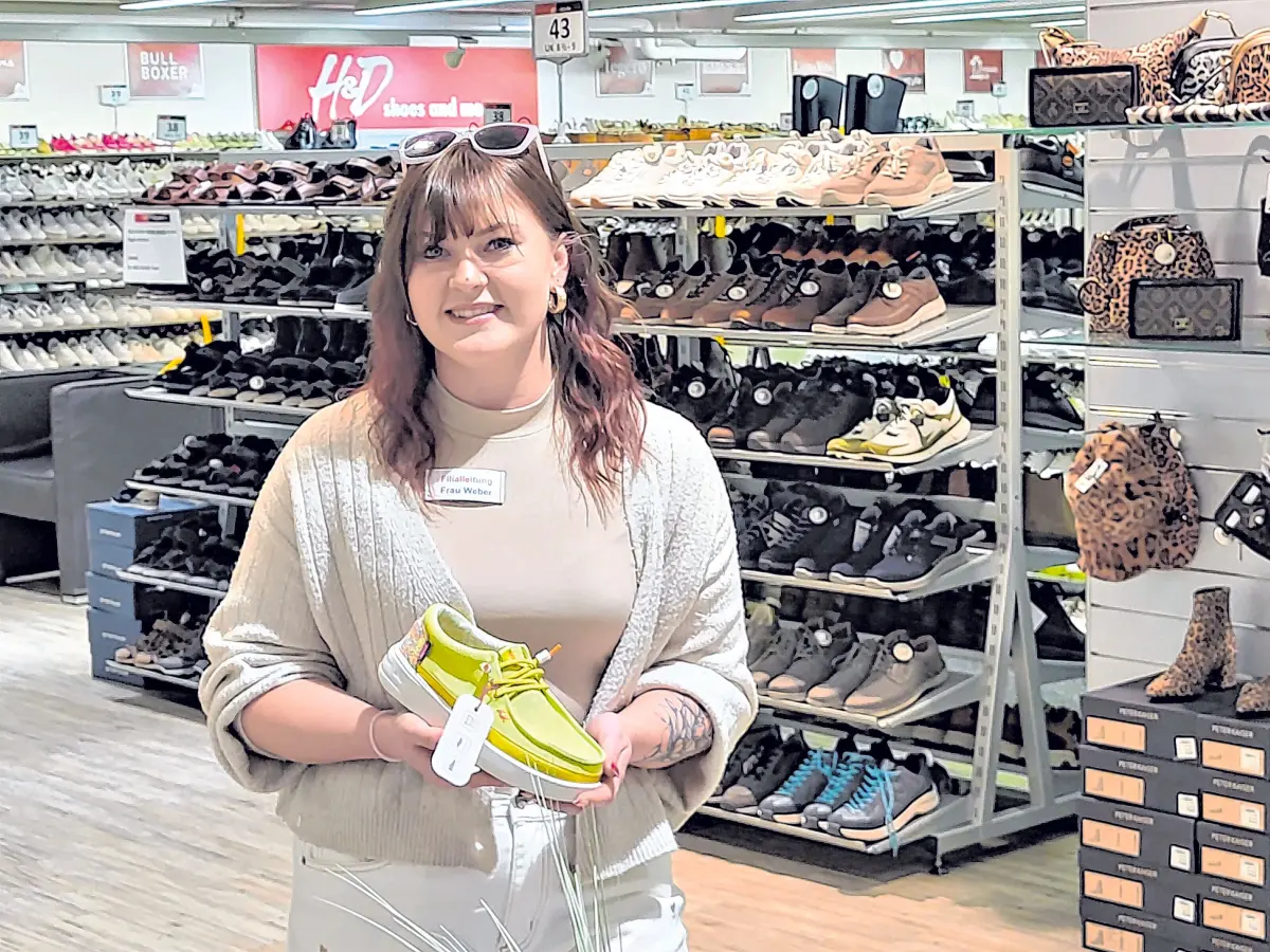 Bei Kleider Müller wie bei H&D shoes ist der modische Frühling eingezogen. Zeit also, die neue Schuh- und Kleiderkollektion zu erkunden. Am Sonntag, 22. März, bietet sich von 13 bis 17 Uhr die tolle Möglichkeit, die Fachgeschäfte zu besuchen. ⇥Fotos: Dennis Breisinger