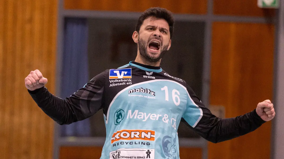Edis Camovic (HSG-Albstadt, #16) jubelt
HSG Albstadt vs. TSV Schmiden, Maenner Wuerttemberg-Liga, 15.Spieltag, Spielzeit 2022/2023, 21.01.2023,
Foto: EIBNER/Duddek