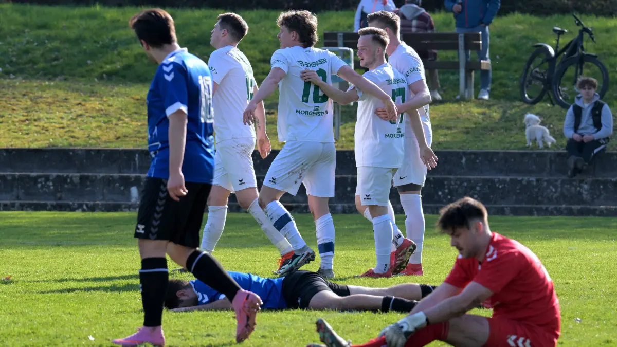So sah es am Sonntag aus auf dem Sportplatz in Sickenhausen. Die Gastgeber jubeln, der Gast aus Pfullingen ist ob der klaren 2:5-Niederlage komplett am Boden zerstört.