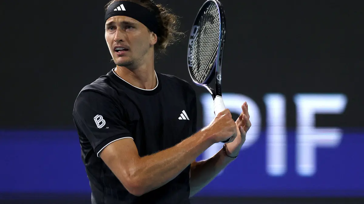 Miami Open Presented by Itau 2026 - Day 5: MIAMI GARDENS, FLORIDA - MARCH 21: Alexander Zverev of Germamy returns a shot to Martin Damm of the United States on Day 5 of the Miami Open Presented by Itau at Hard Rock Stadium on March 21, 2026 in Miami Gardens, Florida. Matthew Stockman/Getty Images/AFP (Photo by MATTHEW STOCKMAN / GETTY IMAGES NORTH AMERICA / Getty Images via AFP)