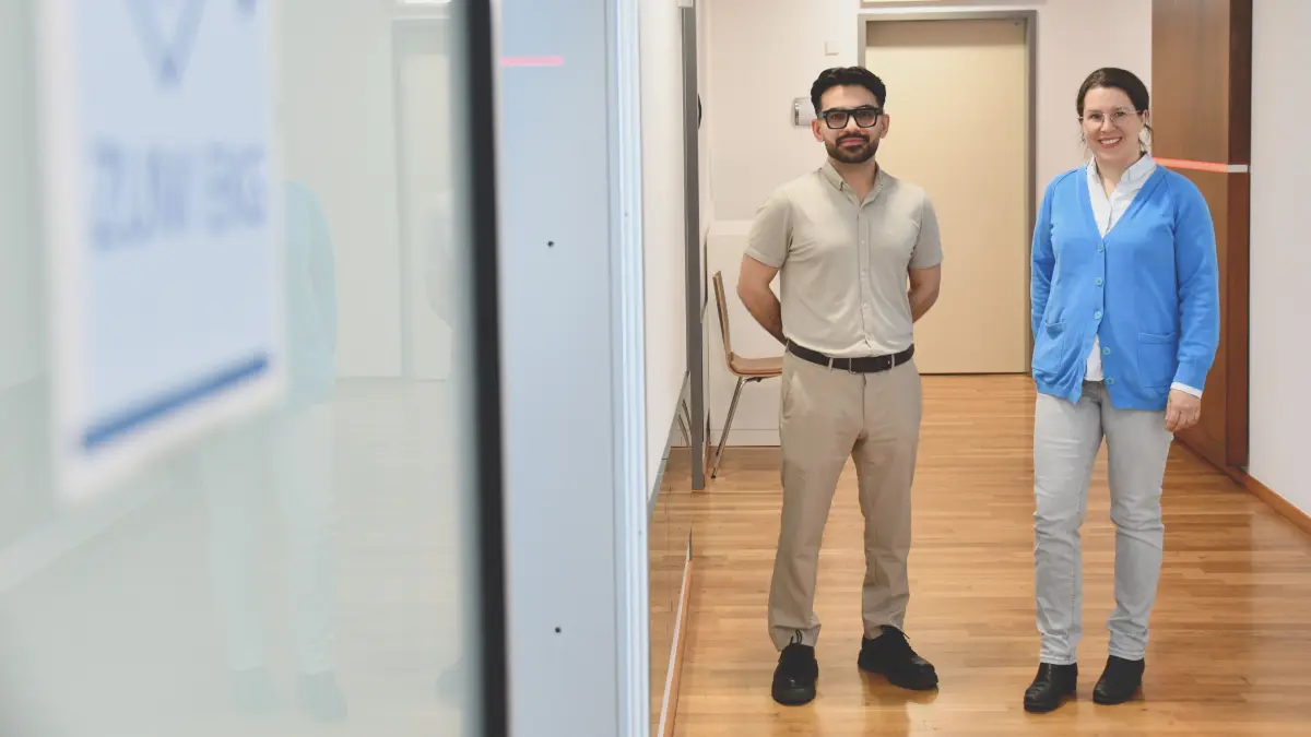 Emre Celik und Julia Engmann haben sich ganz bewusst für die Allgemeinmedizin als Fachrichtung entschieden.