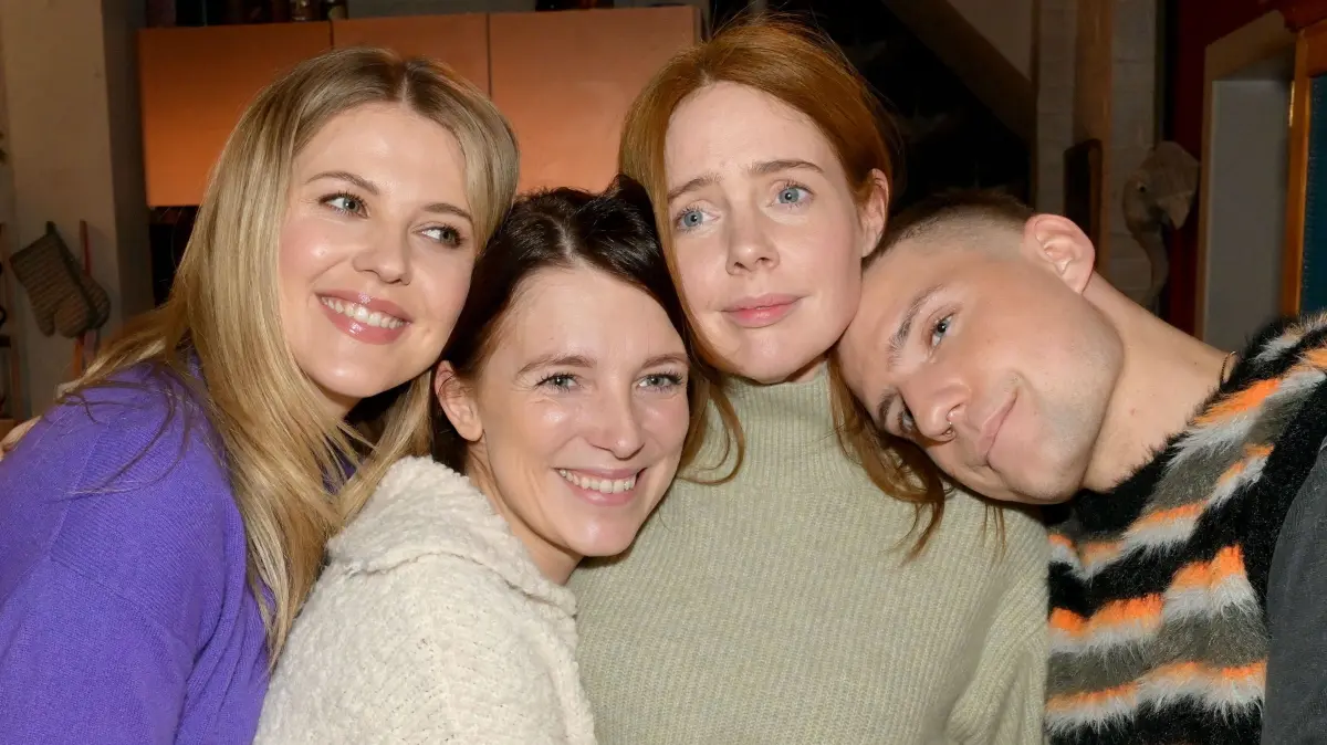 Alicia (Josefin Bressel, l.), Lilly (Iris Mareike Steen, 2.v.l.), Toni (Olivia Marei) und Moritz (Lennart Borchert) können sich aufeinander verlassen.