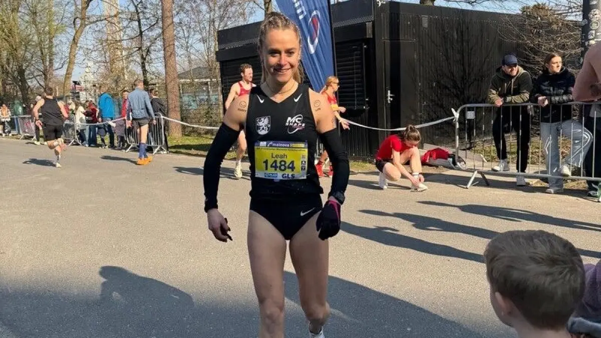 Leah Hanle (TSV Holzelfingen) und ihre Mitstreiterinnen mussten sich in Frankfurt mit sturmähnlichem Wind messen, der durchaus messbaren Einfluss auf die erzielten Endzeiten im Ziel hatte.