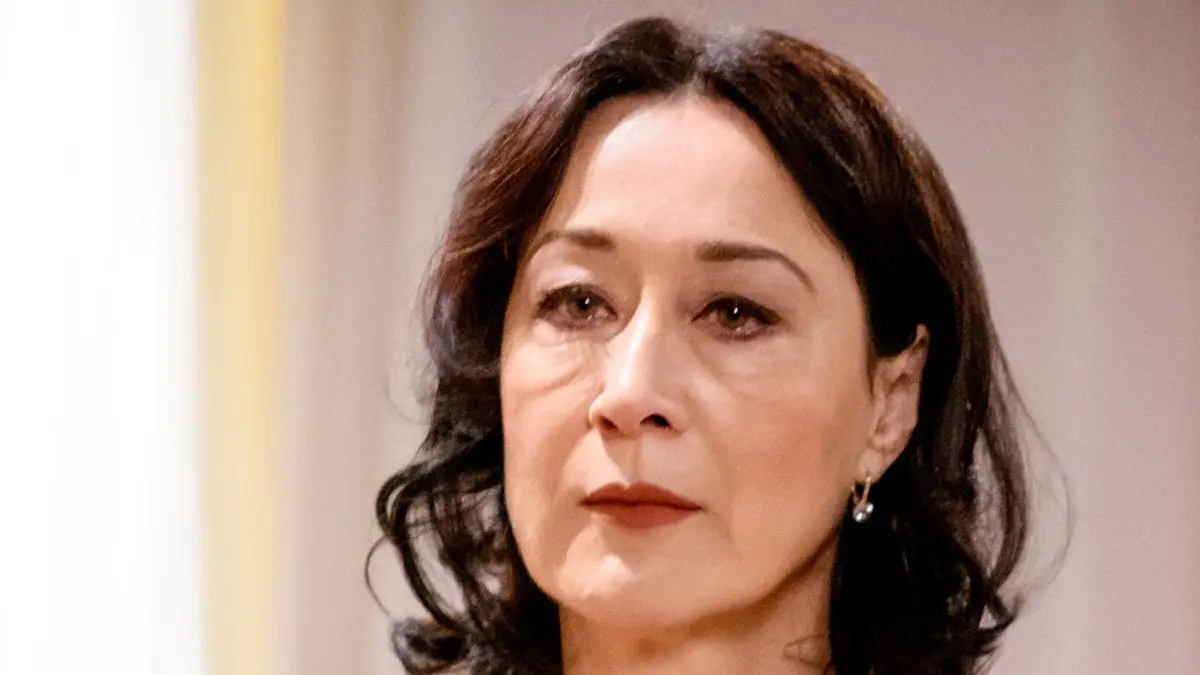 Bei "Sturm der Liebe" erwischt Sophia (Krista Birkner) Massimo beim Schnüffeln in ihrer Suite.