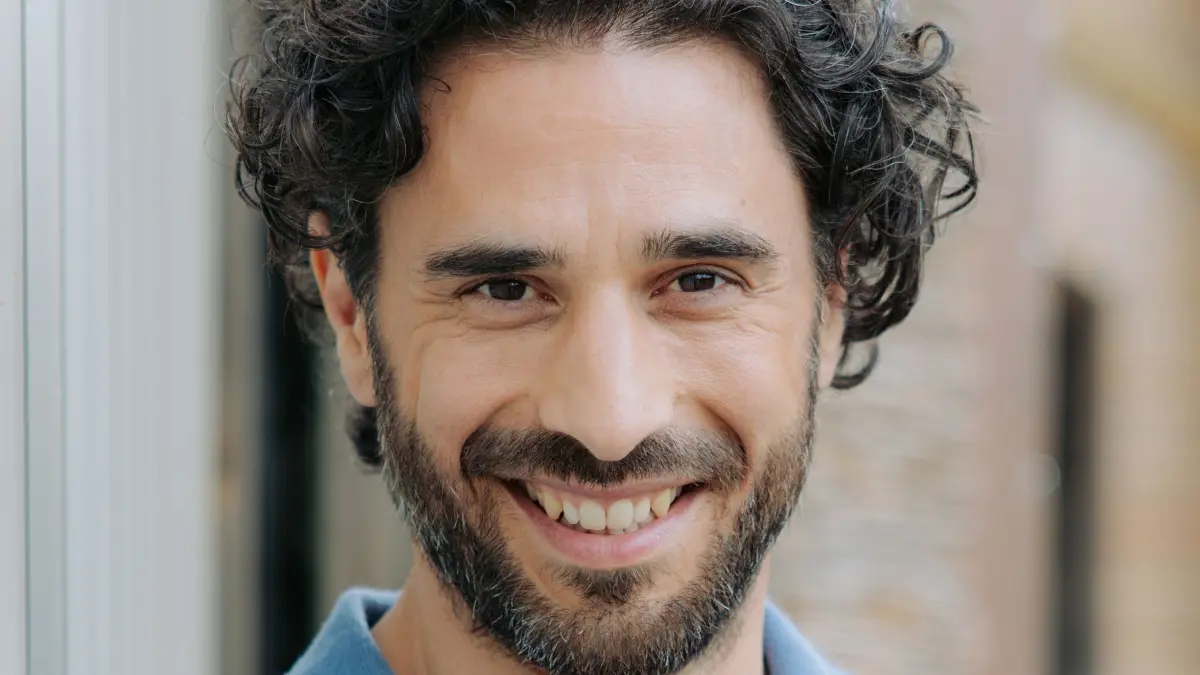 Tobias (Jan Kittmann) sucht nach einer neuen Frau bei GZSZ.